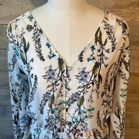 🛍️3/$30 Worthington women’s floral blouse in size medium - Picture 5 of 7